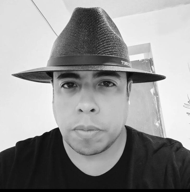 Agustín OnlyFans México - @agustinlupuloso